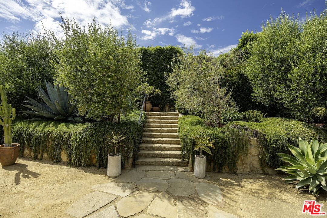 904 Jimeno Road Santa Barbara, CA 93103 - Photo 6 of 33 Gallery Image 6
