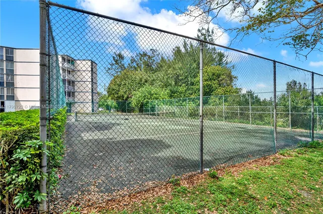 $2,000 | 7125 Northwest 186th Street, Unit B104, Hialeah, FL 33015