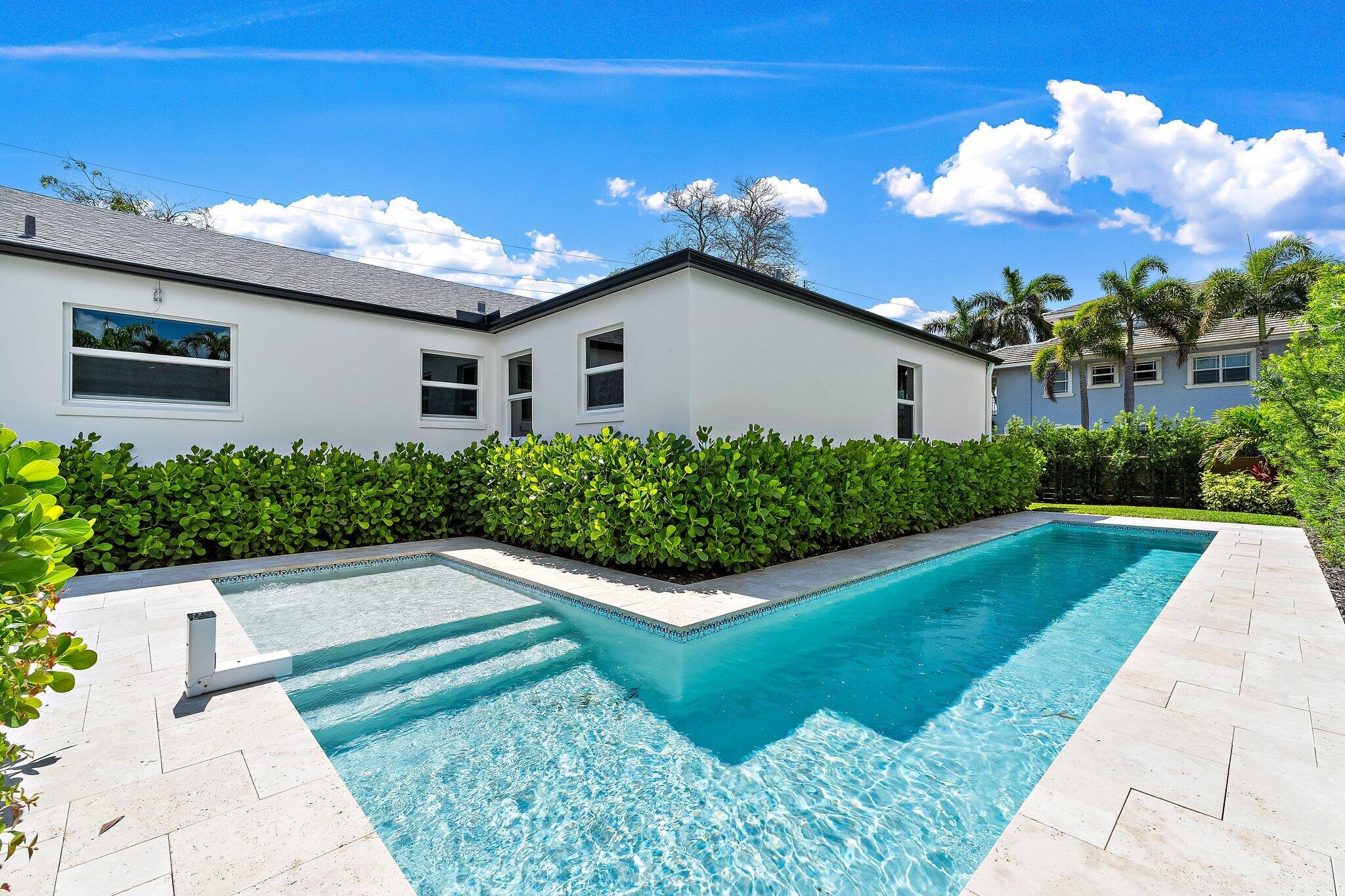 4015 Washington Road West Palm Beach, FL 33405 - Photo 23 of 31 a view of a yard with potted plants