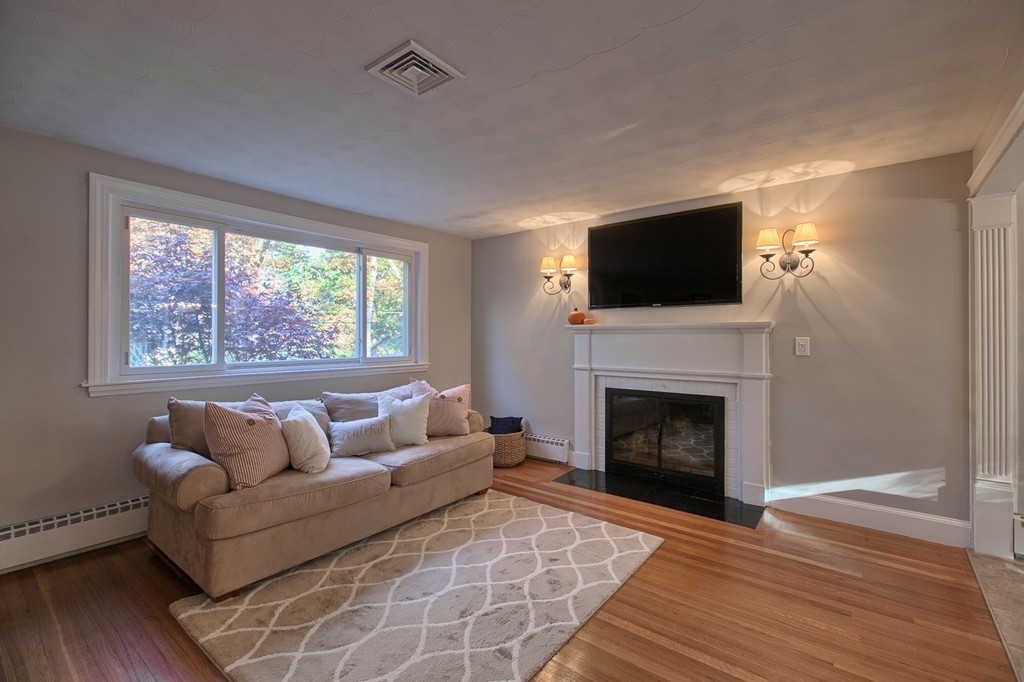 9 Ferguson Road Wilmington, MA 01887 - Photo 3 of 24 Gallery Image 3