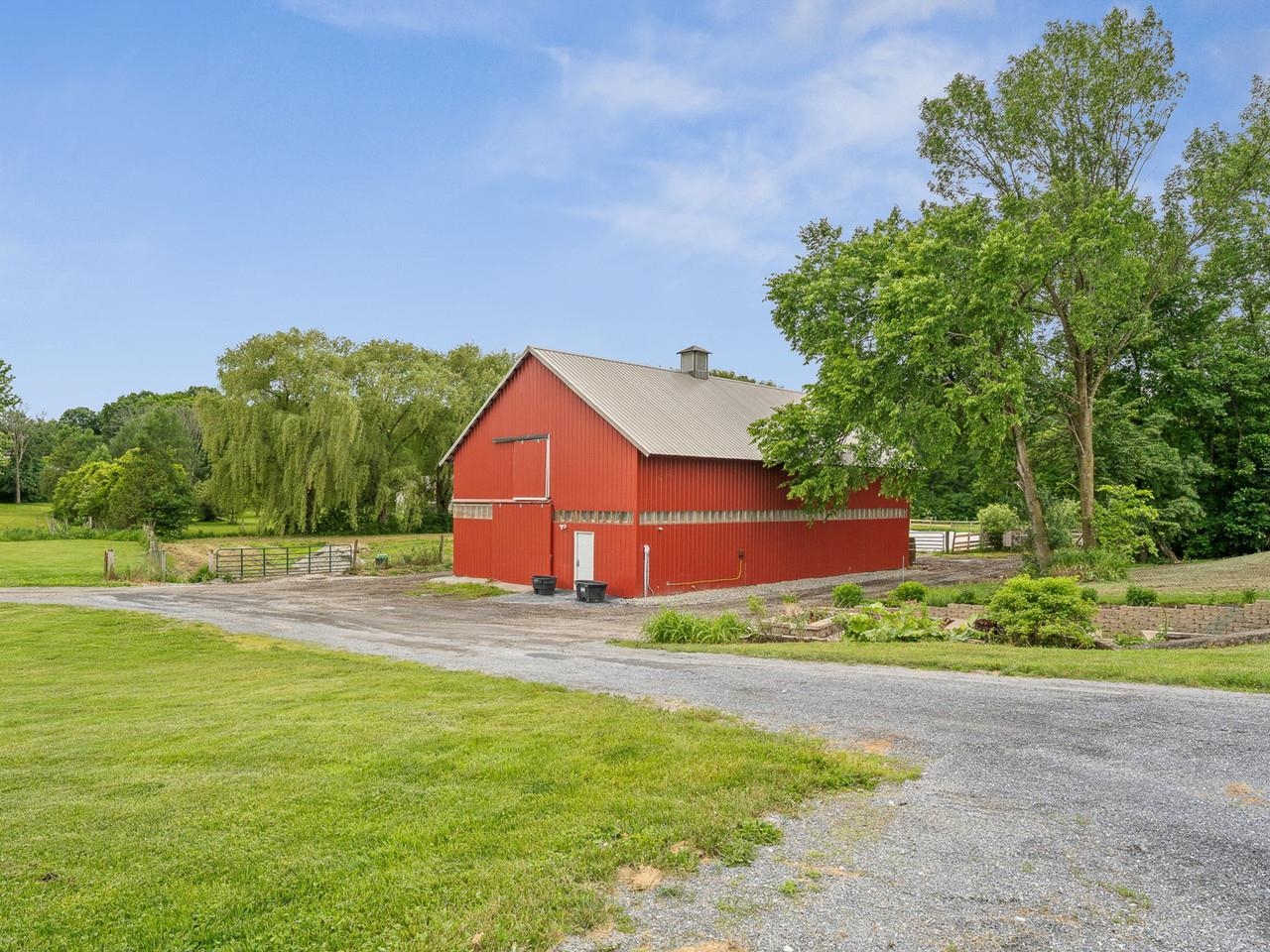1233 Satterly Road Ferrisburgh, VT 05456 - Photo 4 of 60
