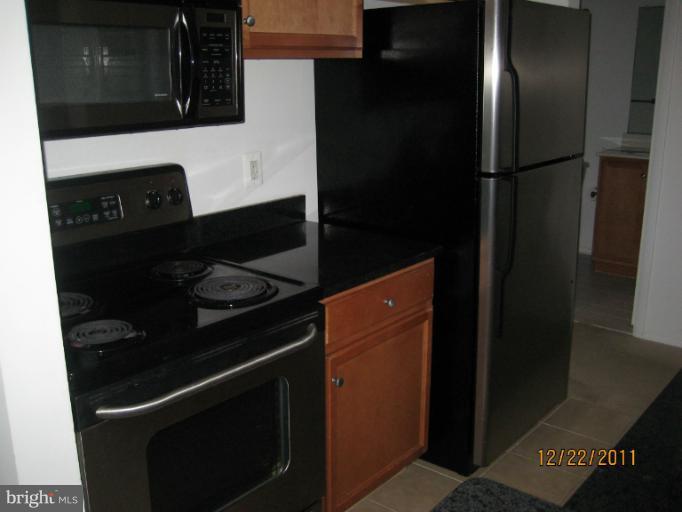 11703 Olde English Drive, Unit 11703A Reston, VA 20190 - Photo 2 of 19 a close view of stove top oven