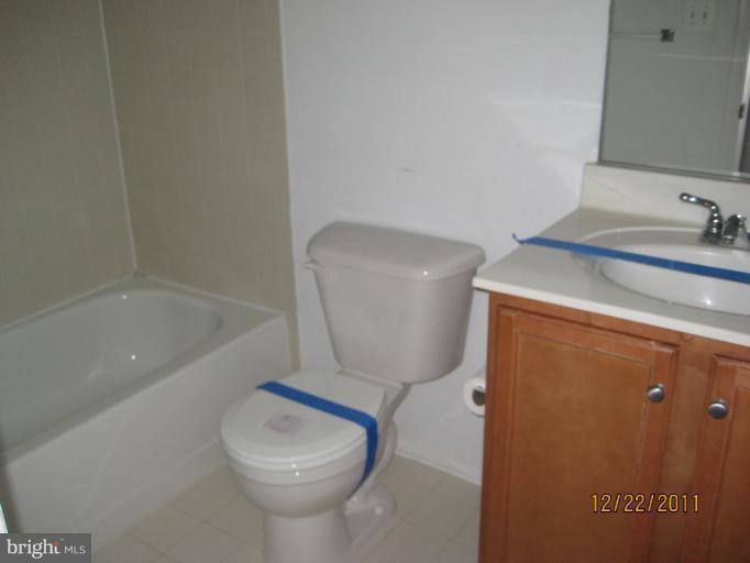 11703 Olde English Drive, Unit 11703A Reston, VA 20190 - Photo 9 of 19 a bathroom with a sink a toilet and bathtub