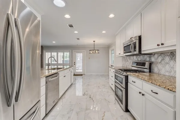 $3,400 | 3734 Crown Shore Drive, Dallas, TX 75244