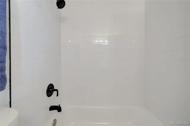 $1,650 | 17074 East Tennessee Drive, Unit 213, Aurora, CO 80017