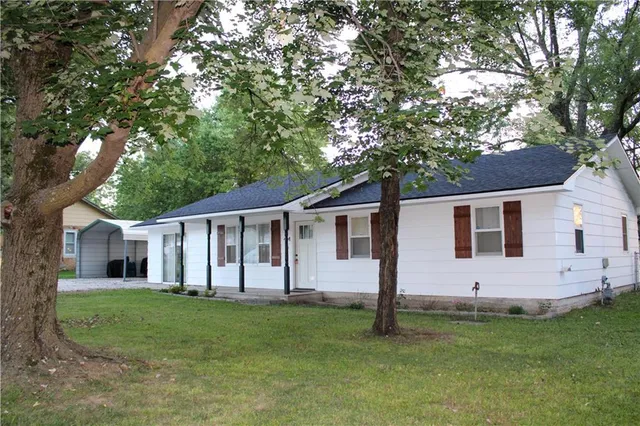 $144,900 | 404 Slenker Avenue, Liberal, MO 64762