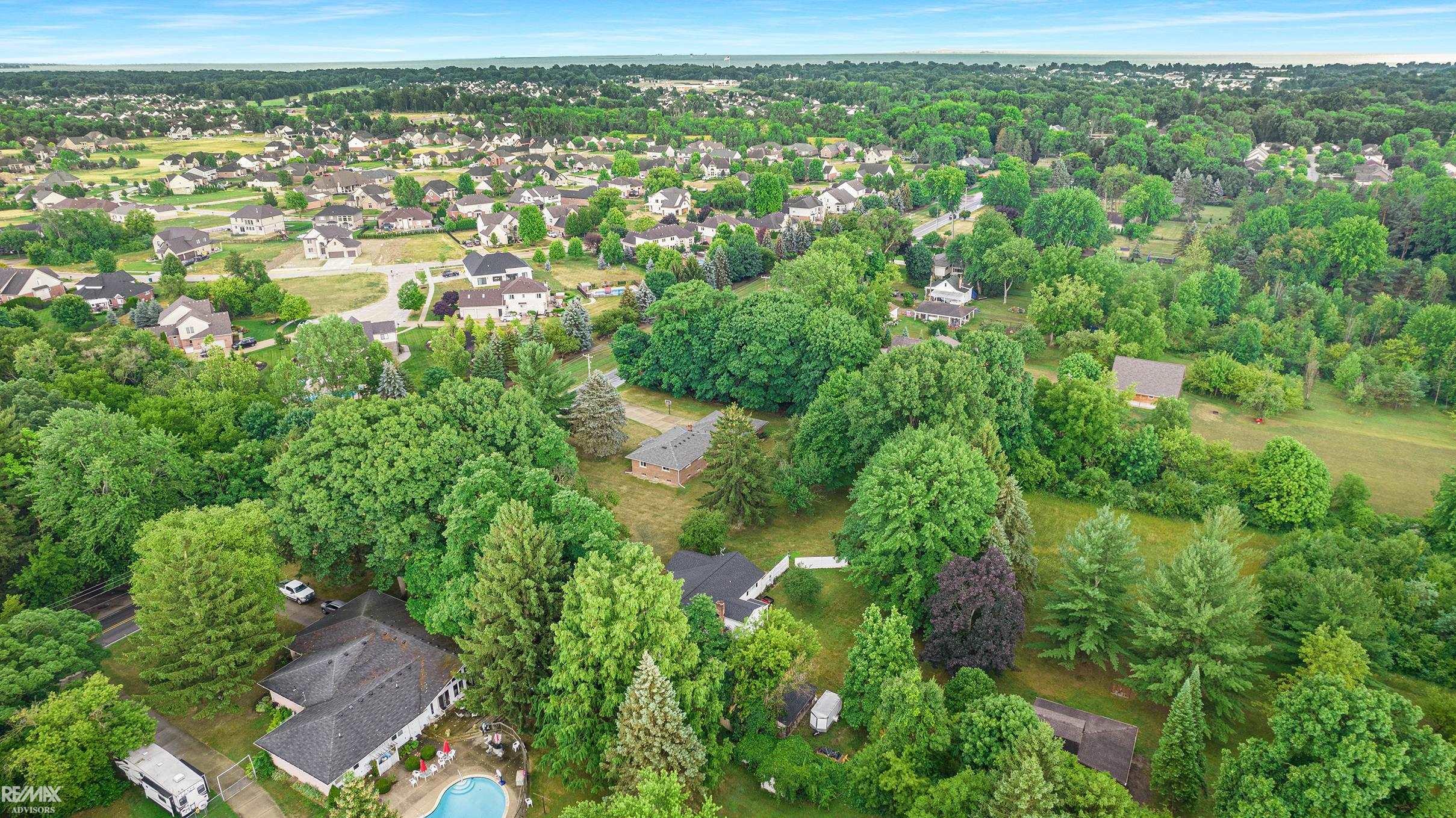 54439 Ridge Road New Baltimore, MI 48047 - Photo 7 of 21 50083817-6.JPG