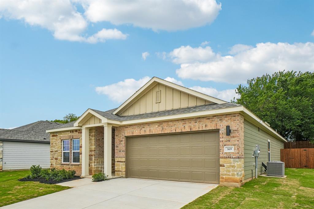 369 Declan Street Springtown, TX 76082 - Photo 2 of 37