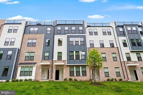 $624,999 | 20851 Owenmore Terrace, Sterling, VA 20166