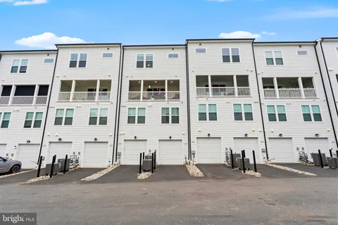$624,999 | 20851 Owenmore Terrace, Sterling, VA 20166
