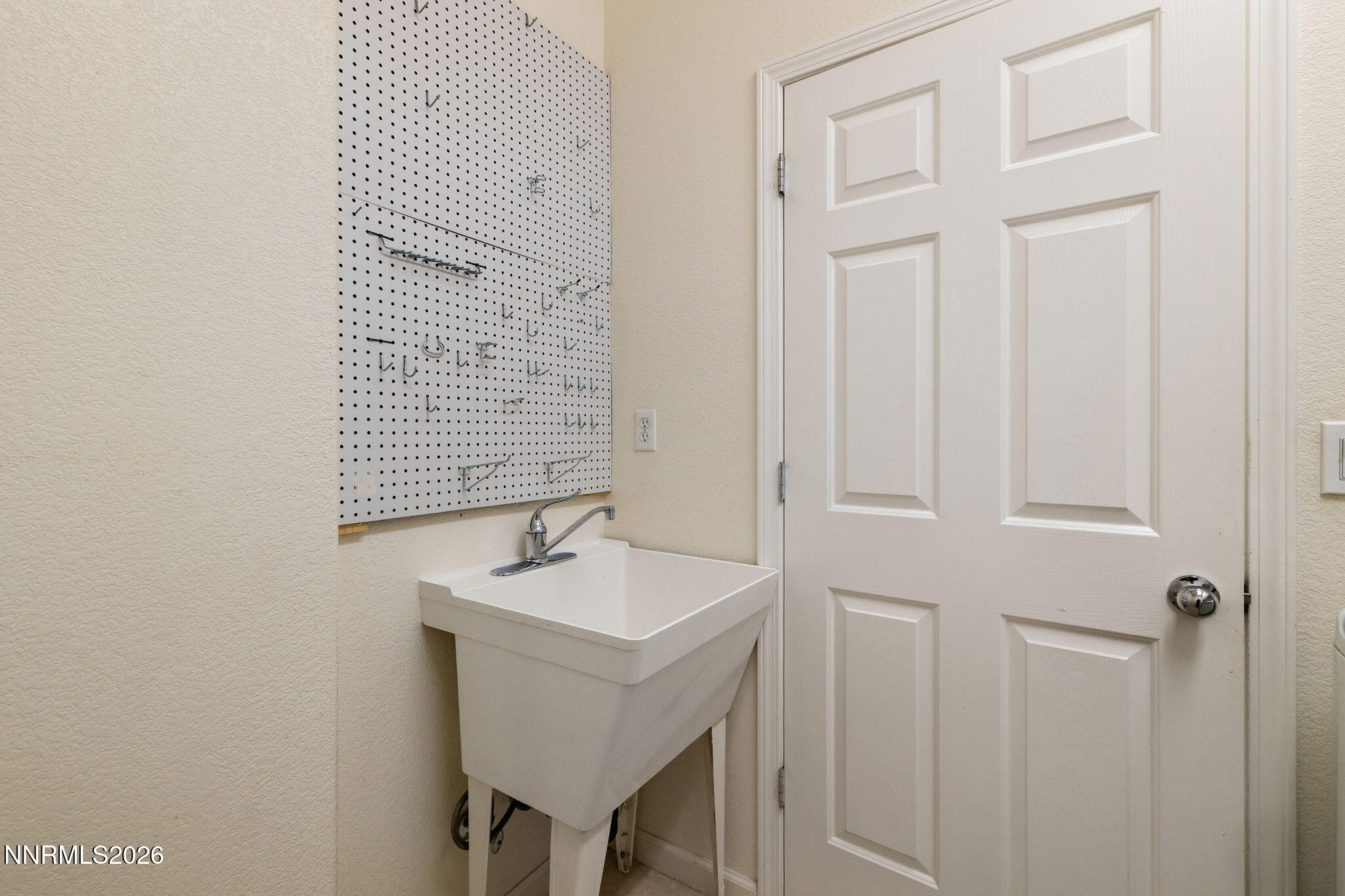 9355 Hummer Court Reno, NV 89521 - Photo 19 of 29 17-web-or-mls-9355 Hummer Ct-18