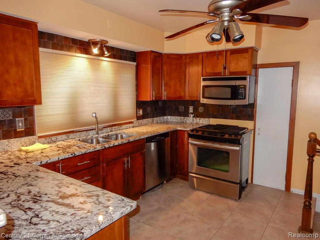 854 South Gulley Road Dearborn Heights, MI 48125 - Photo 4 of 25