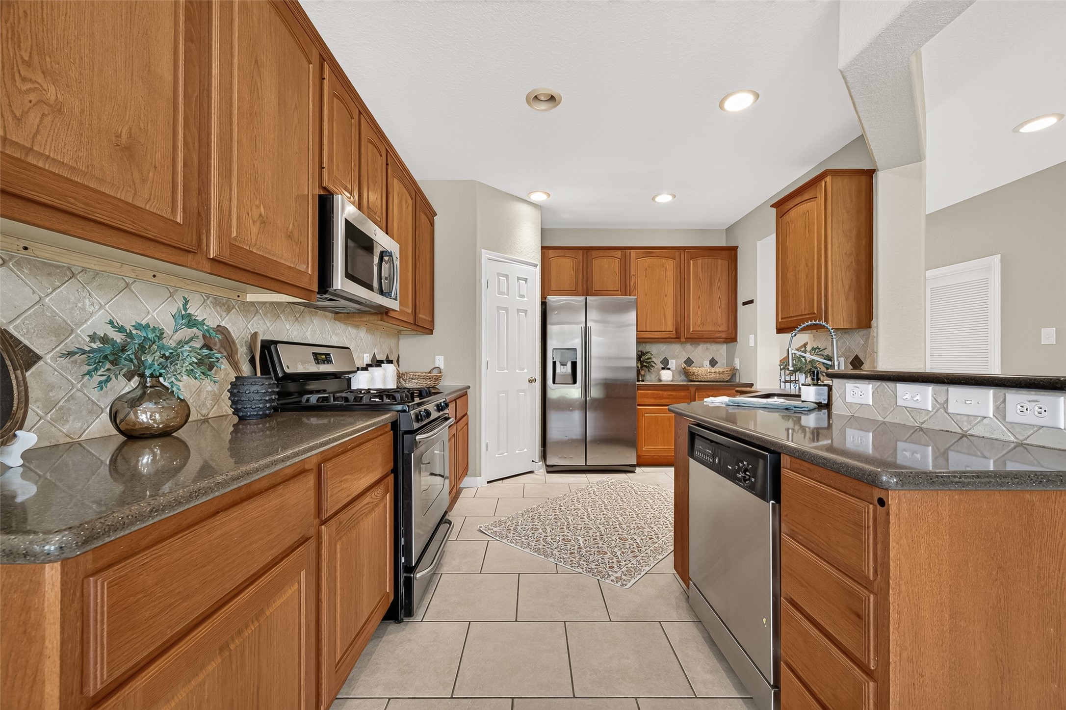 4326 Country Oaks Court Spring, TX 77388 - Photo 14 of 47