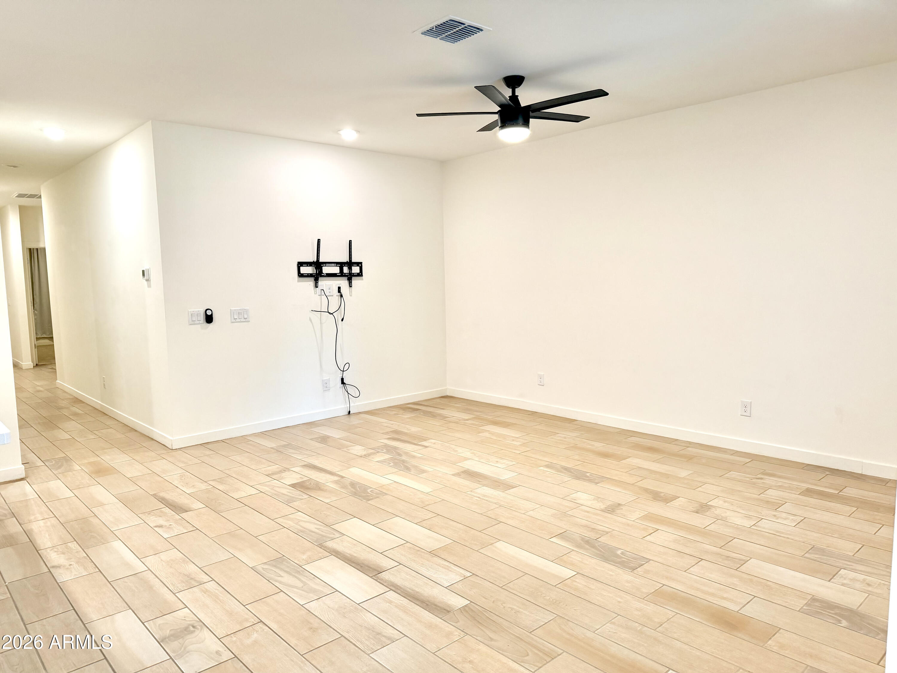 948 East Wiley Way Casa Grande, AZ 85122 - Photo 7 of 19 Living Room2