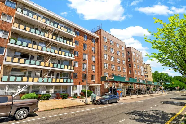 $199,000 | 3201 Grand Concourse, Unit 6M | Bedford Park