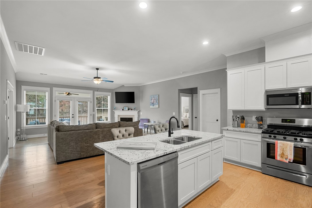 215 Timothy Court Anderson, SC 29621 - Photo 8 of 37