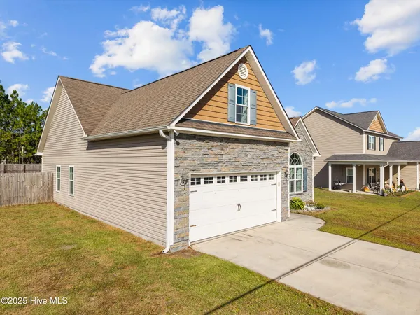 $309,900 | 257 East Ivybridge Drive, Hubert, NC 28539