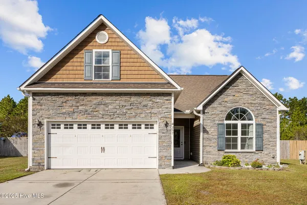 $309,900 | 257 East Ivybridge Drive, Hubert, NC 28539