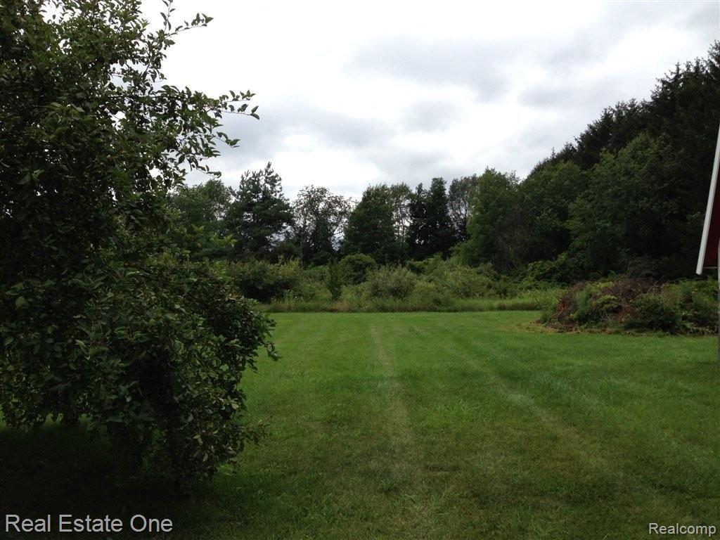 2711 North Burkhart Road Howell, MI 48855 - Photo 10 of 27 photo-23.JPG