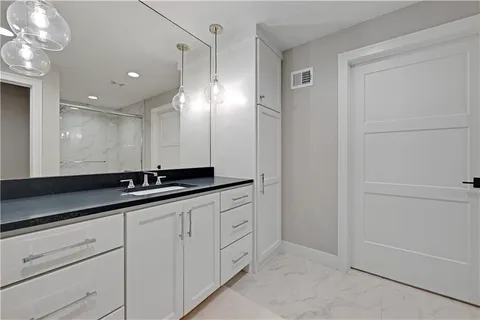 $3,750,000 | 17023 Wallace Way, Loch Lloyd, MO 64012