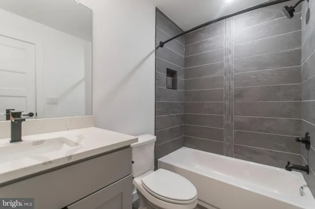 $3,000 | 437 North 35th Street, Unit C, Philadelphia, PA 19104