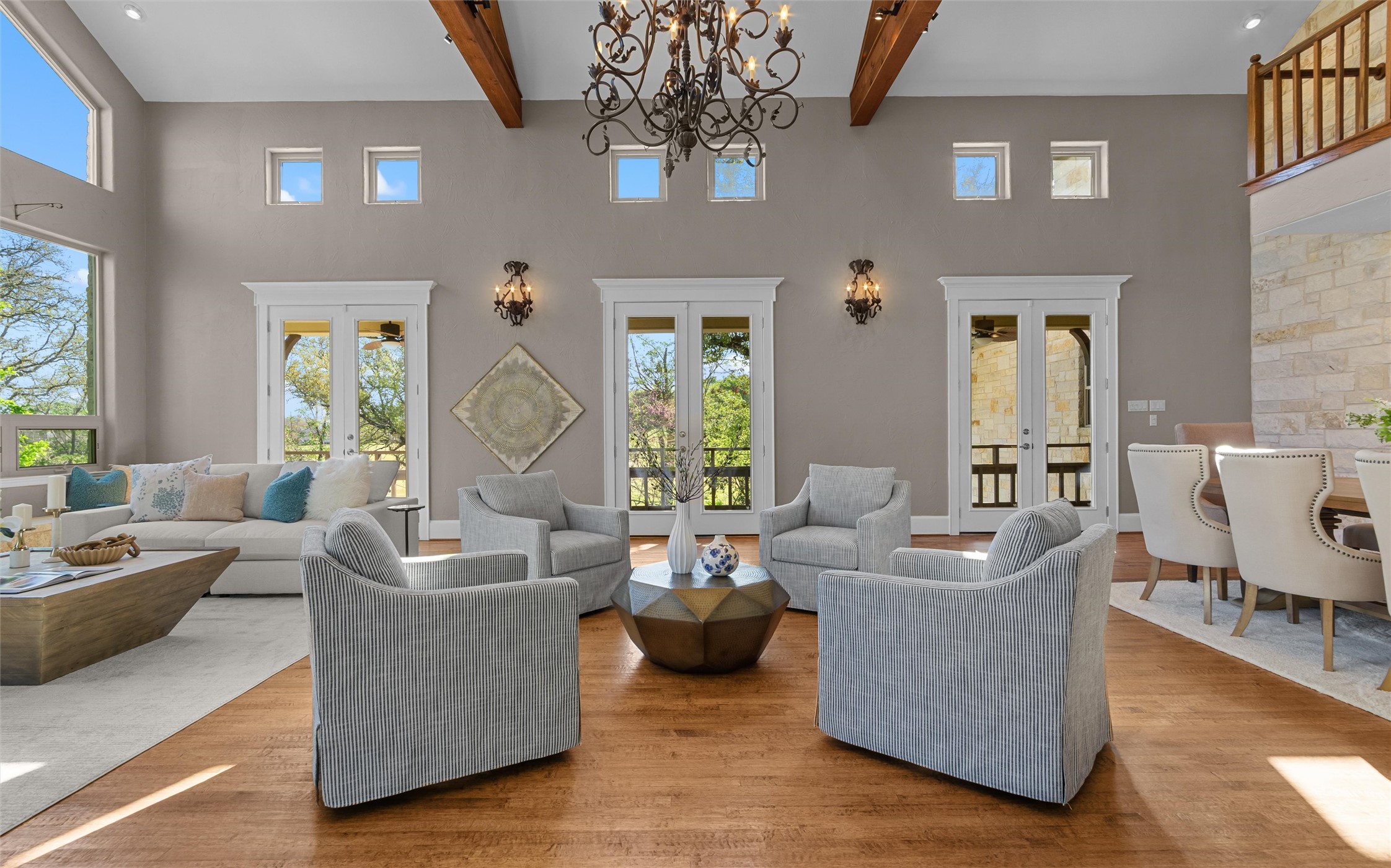 913 South Ridge Road Salado, TX 76571 - Photo 4 of 40 Grand living area - Great room.