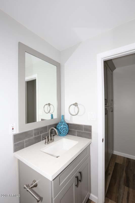 7754 East Thomas Road Scottsdale, AZ 85251 - Photo 21 of 23 Powder Room