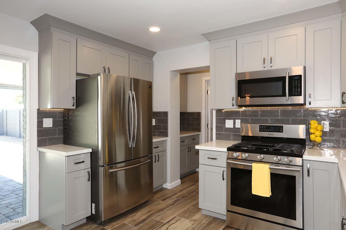 7754 East Thomas Road Scottsdale, AZ 85251 - Photo 3 of 23 Kitchen-Range