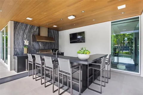 a view of entryway and hall