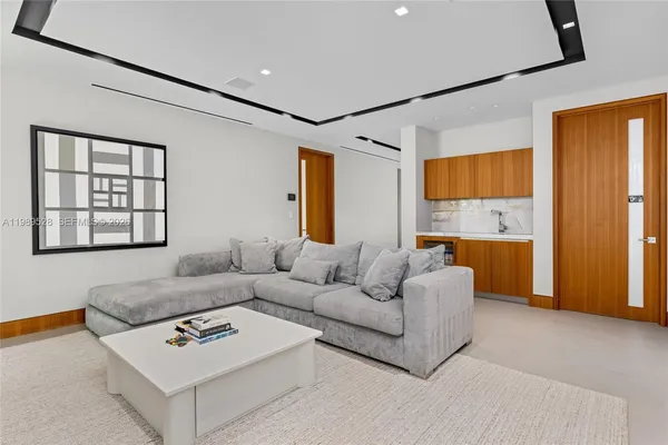 $16,950,000 | 650 Royal Plaza Drive, Fort Lauderdale, FL 33301