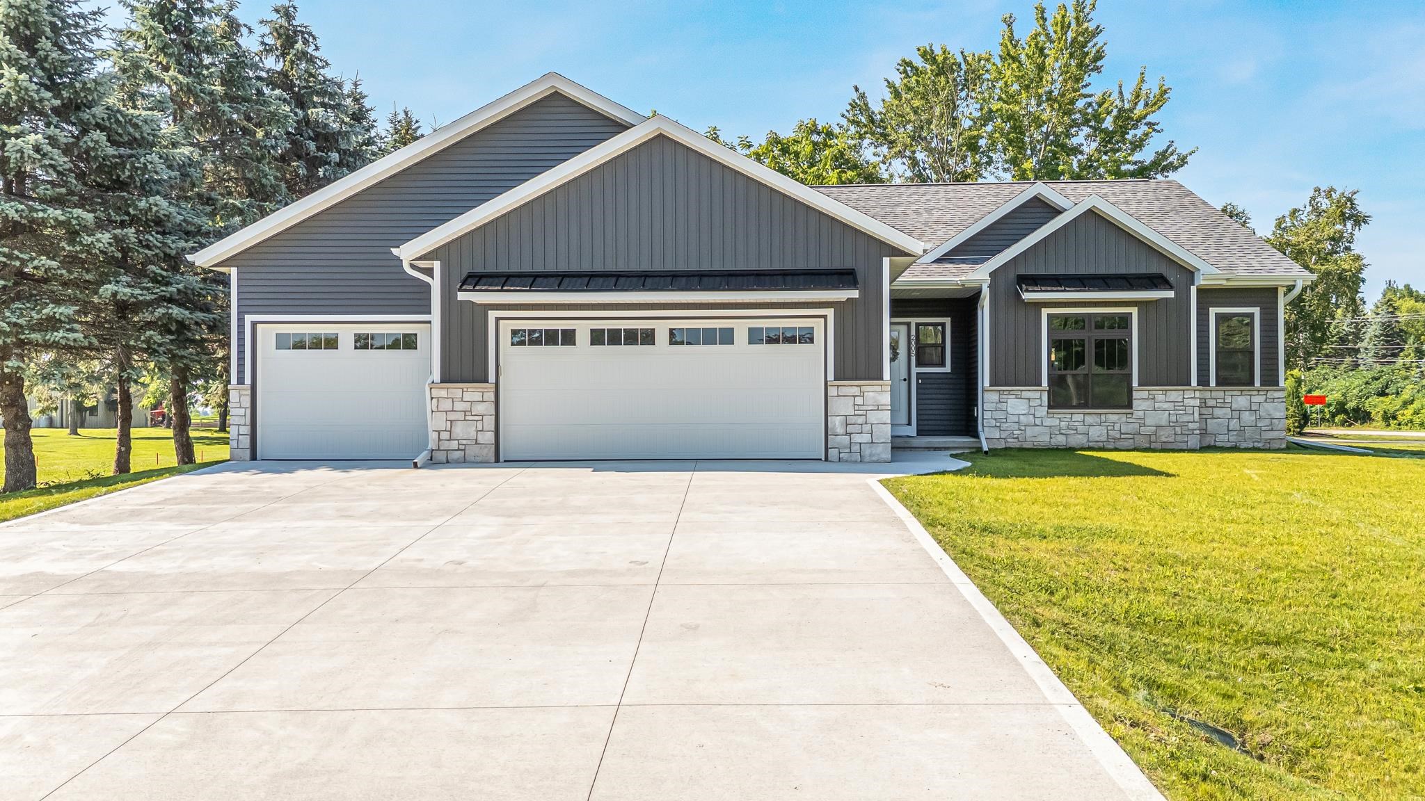 2005 East Ridgehaven Lane Appleton, WI 54913 - Photo 1 of 27 Gallery Image 1