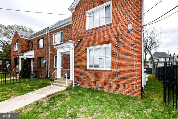 $2,150 | 554 Newcomb Street Southeast, Unit 4, Washington, DC 20032