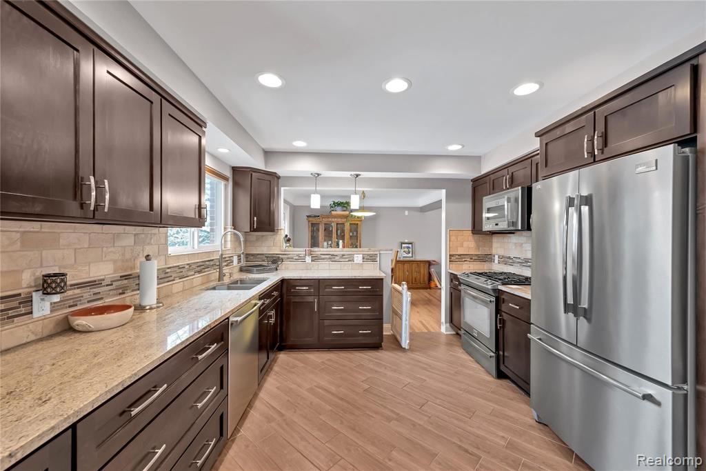 1005 Canterbury Road Grosse Pointe Woods, MI 48236 - Photo 15 of 33