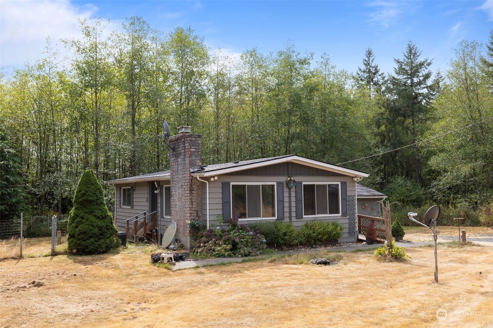 1001 Logan Hill Road Chehalis, WA 98532 - Photo 4 of 23 a front view of a house with a yard