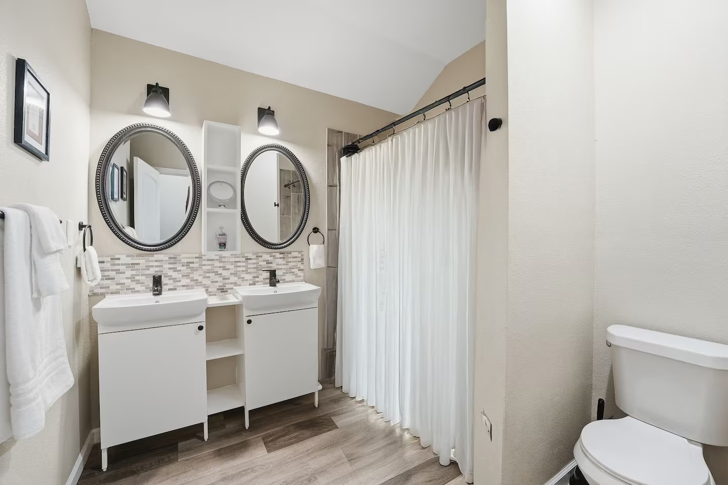 201 Winfield Thicket Road Bastrop, TX 78602 - Photo 23 of 36 a bathroom with a toilet a sink and a mirror