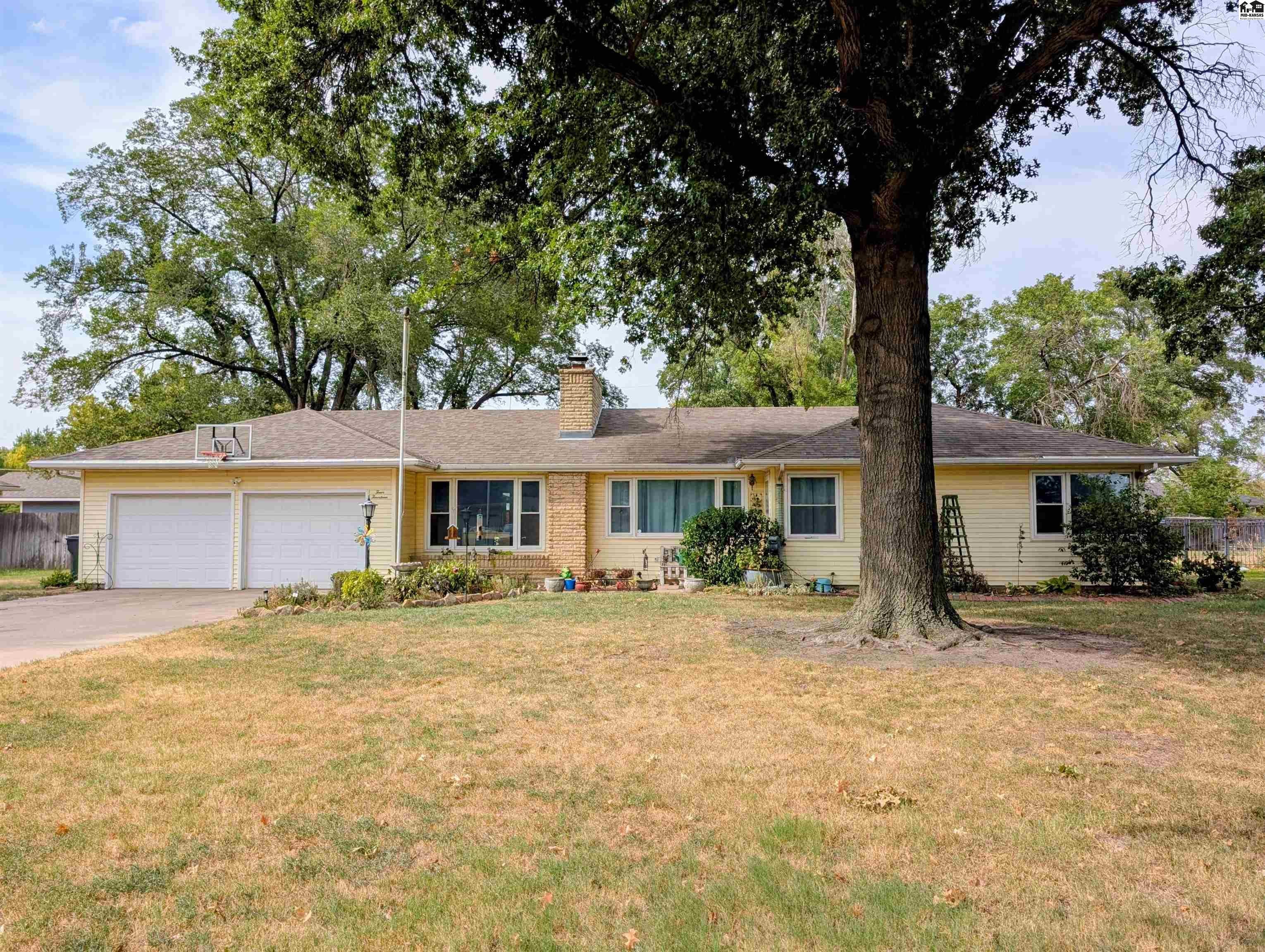 414 Random Road Newton, KS 67114 - Photo 1 of 28 Gallery Image 1