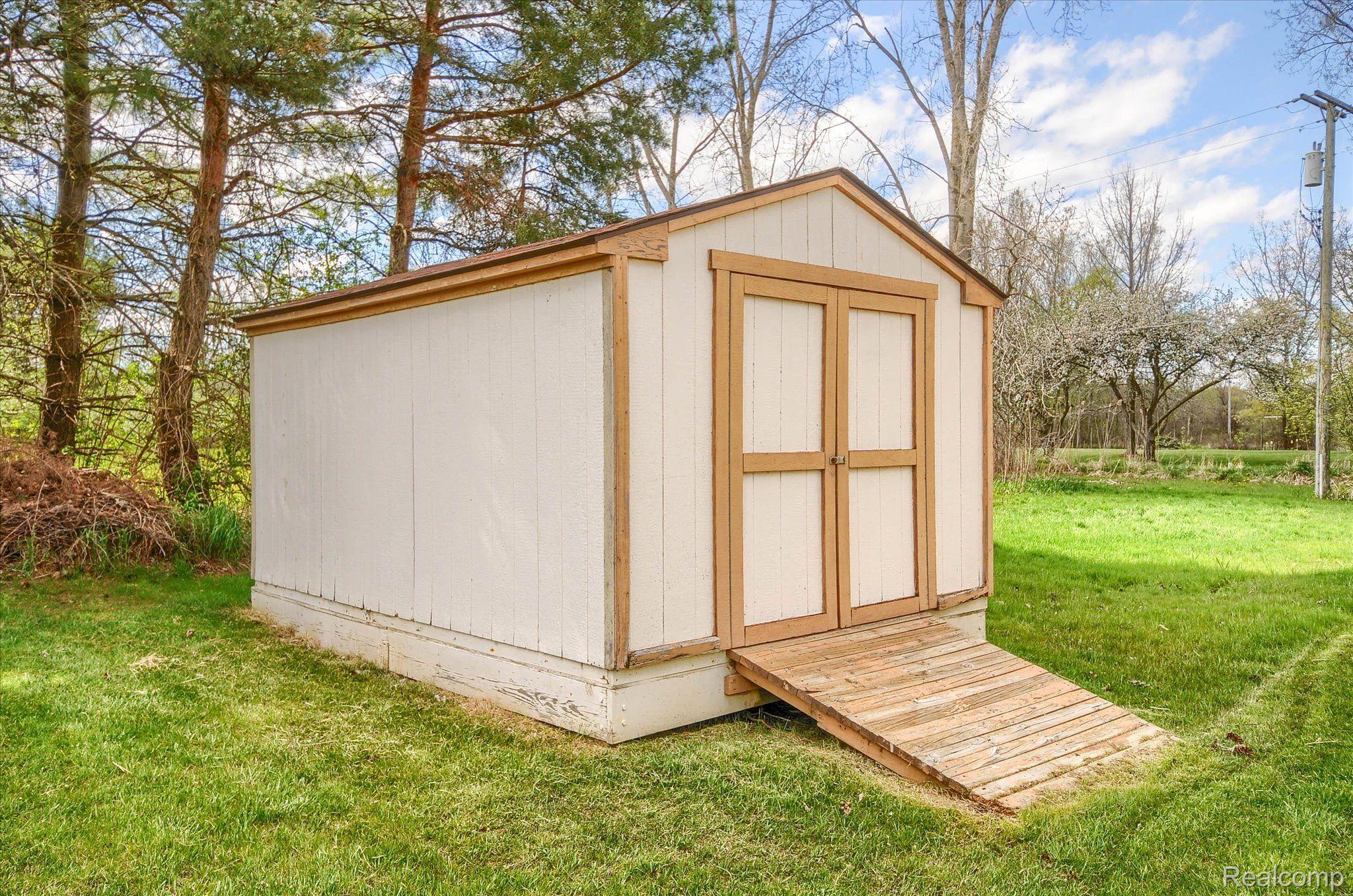 2988 Hadley Road Lapeer, MI 48446 - Photo 36 of 42 Gallery Image 36