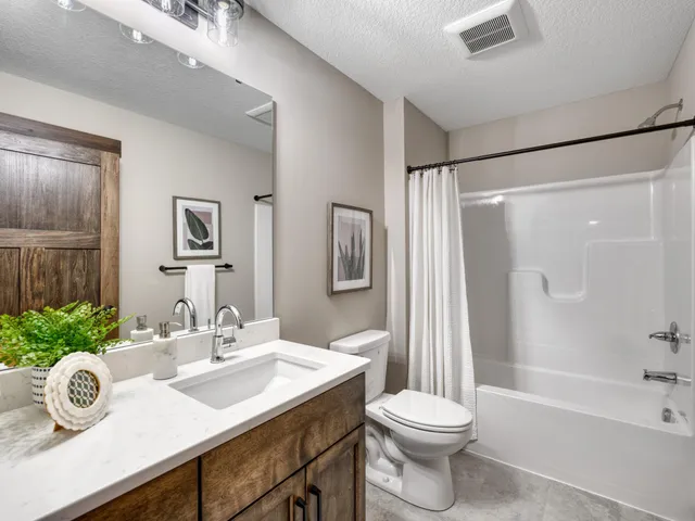 $389,900 | 232 South Chestnut Street, Ellsworth, WI 54011