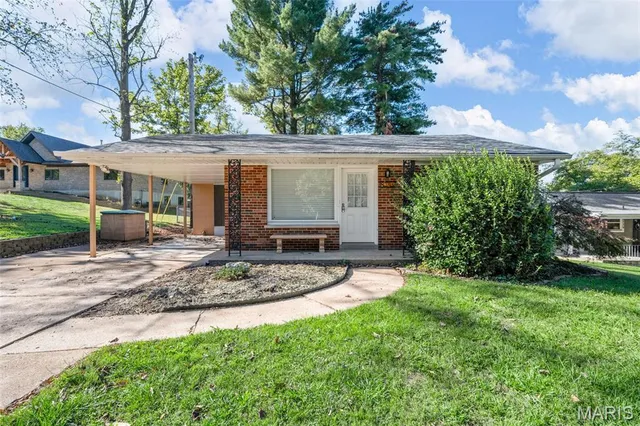 $1,500 | 8741 Grant Road, Crestwood, MO 63123