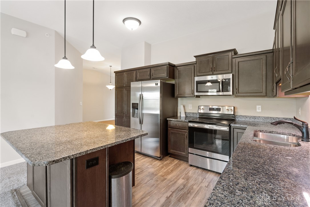 64 Old Pond Road Springboro, OH 45066 - Photo 5 of 25 Gorgeous kitchen with granite and stainless appliances!