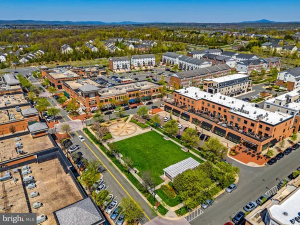 $490,000 | 19464 Promenade Drive, Leesburg, VA 20176