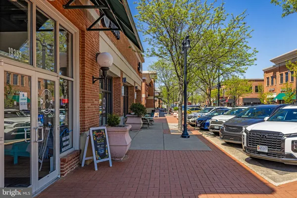 $490,000 | 19464 Promenade Drive, Leesburg, VA 20176