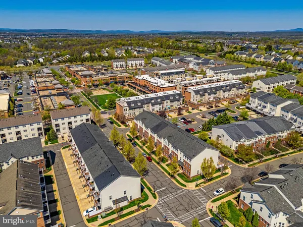 $490,000 | 19464 Promenade Drive, Leesburg, VA 20176