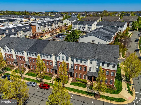 $490,000 | 19464 Promenade Drive, Leesburg, VA 20176