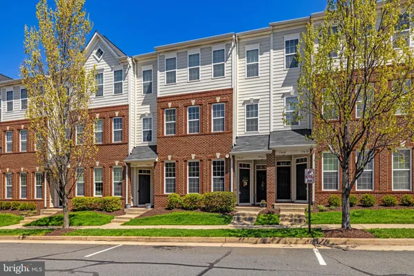 $490,000 | 19464 Promenade Drive, Leesburg, VA 20176