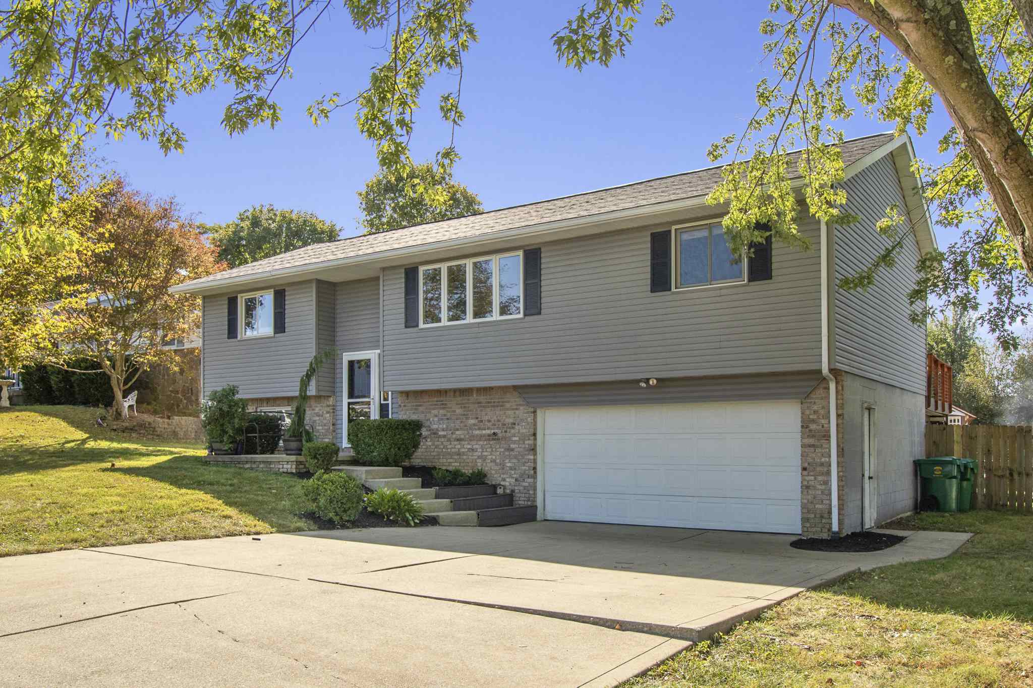 1286 Marigold Road Bloomington, IN 47401 - Photo 3 of 28 Gallery Image 3