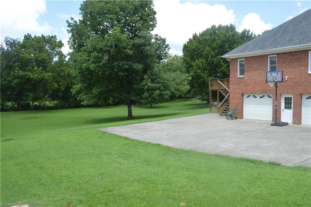 7066 Bridgewood Road Clemmons, NC 27012 - Photo 3 of 30 Gallery Image 3