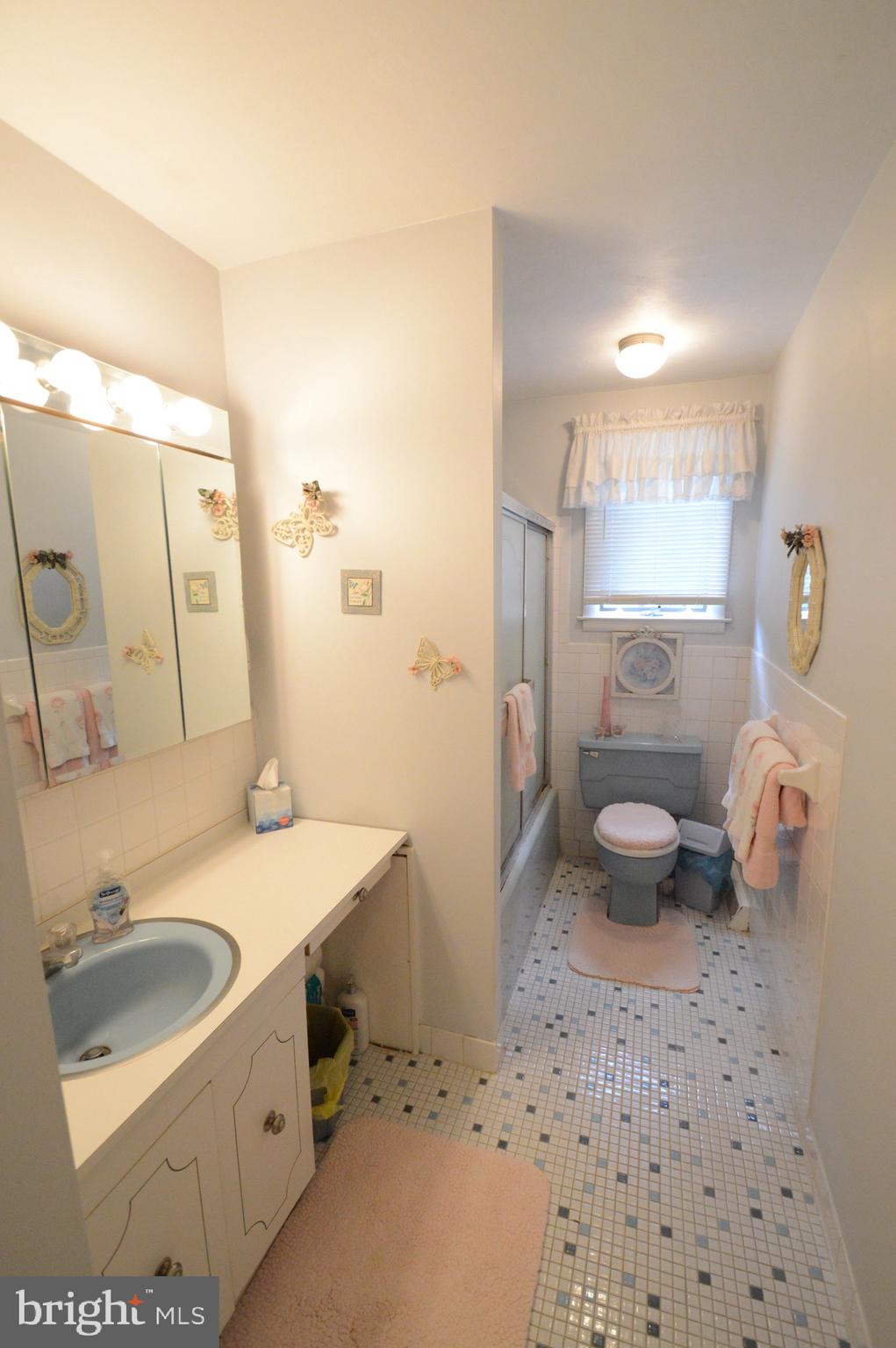 196 Centennial Road Warminster, PA 18974 - Photo 17 of 20 Gallery Image 17