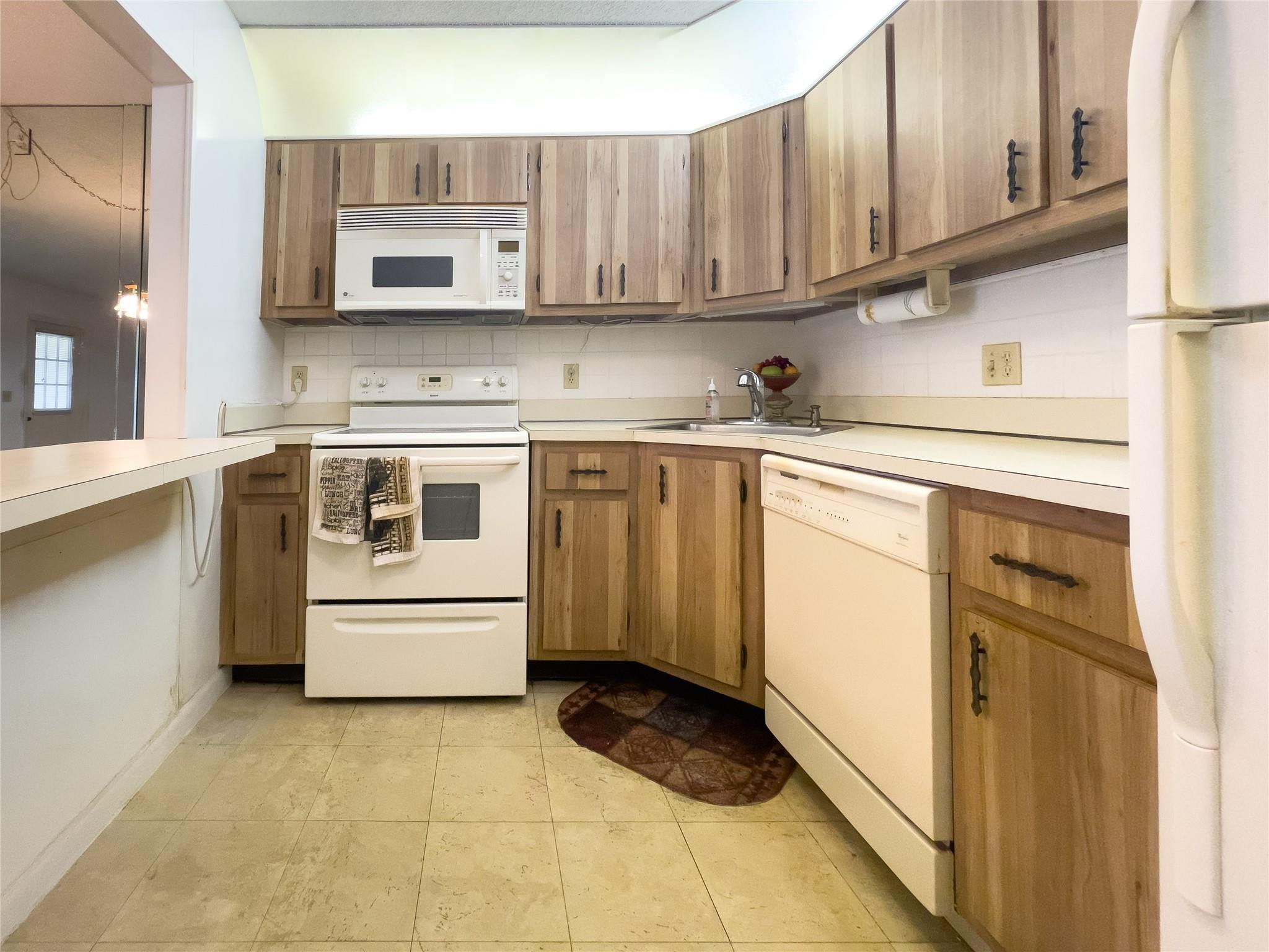 326 Pine Ridge Circle, Unit D2 Greenacres, FL 33463 - Photo 17 of 29 Photo 17