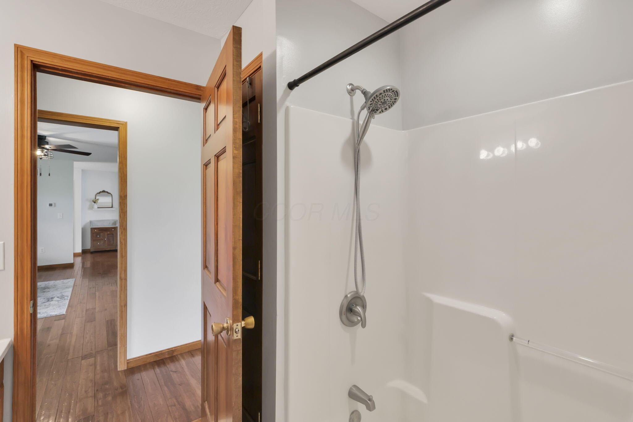 11851 Murlette Road Southwest Stoutsville, OH 43154 - Photo 29 of 44 Hall Full Bath
